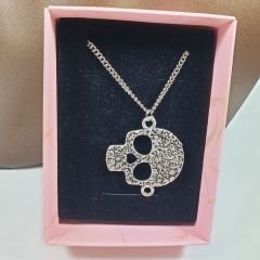 Orora Gümüş Renk 30mm Kuru Kafa Figürlü Kolye