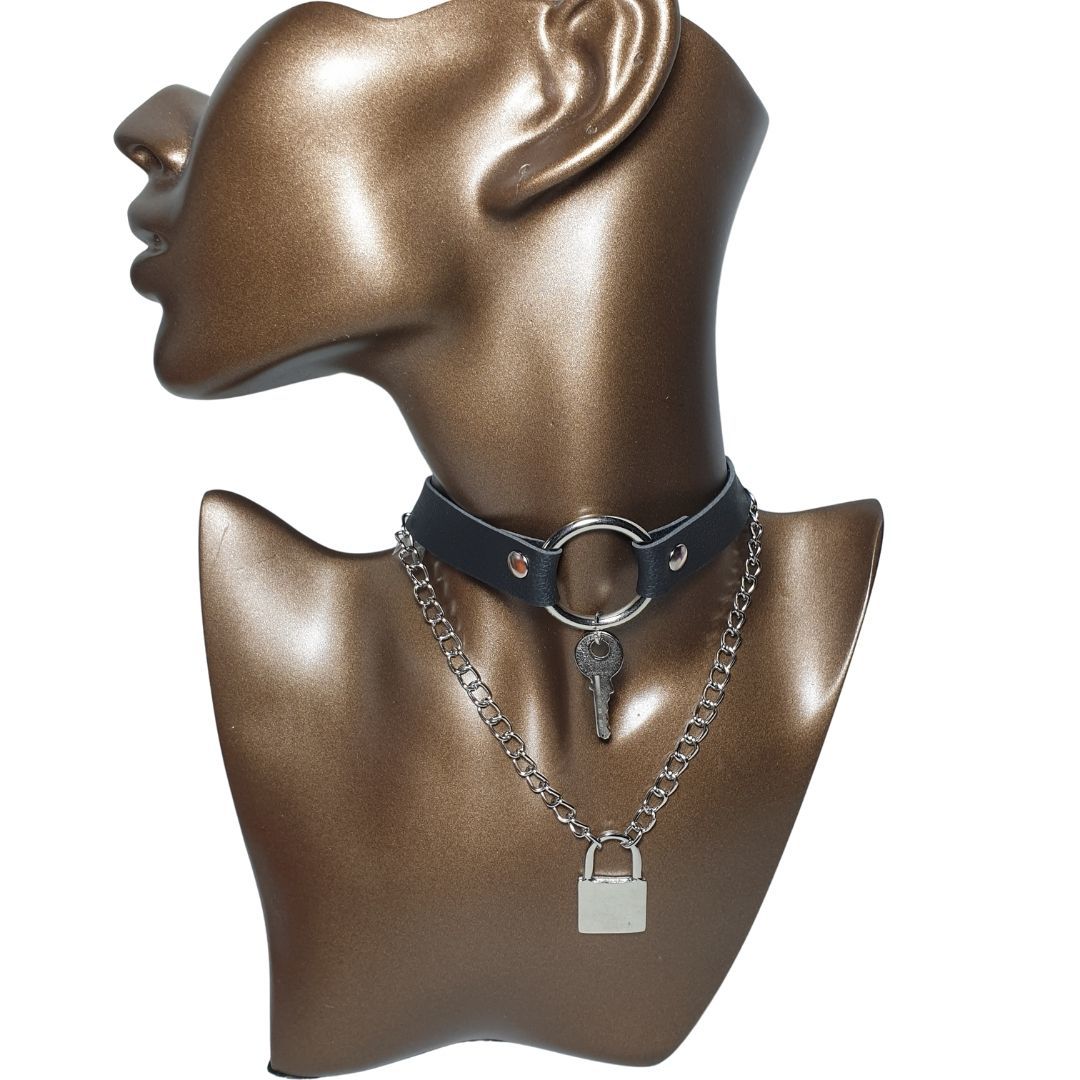 Orora Halkalı Anahtar ve Kilit Figürlü Zincir Detaylı Gotik Suni Deri Choker