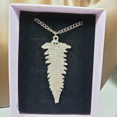 Gümüş Renk 5cm Yaprak Figürlü Kolye